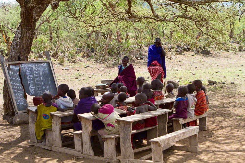 Командировка в африку. Школа в Африке. Африканские дети в школе. Дети в Африке в школе. Урок в африканской школе.