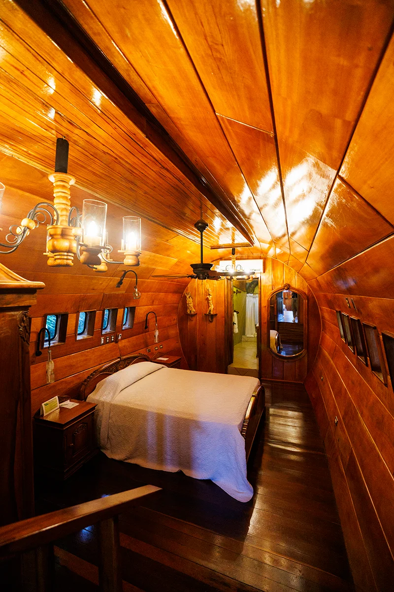 727 Fuselage Home bedroom