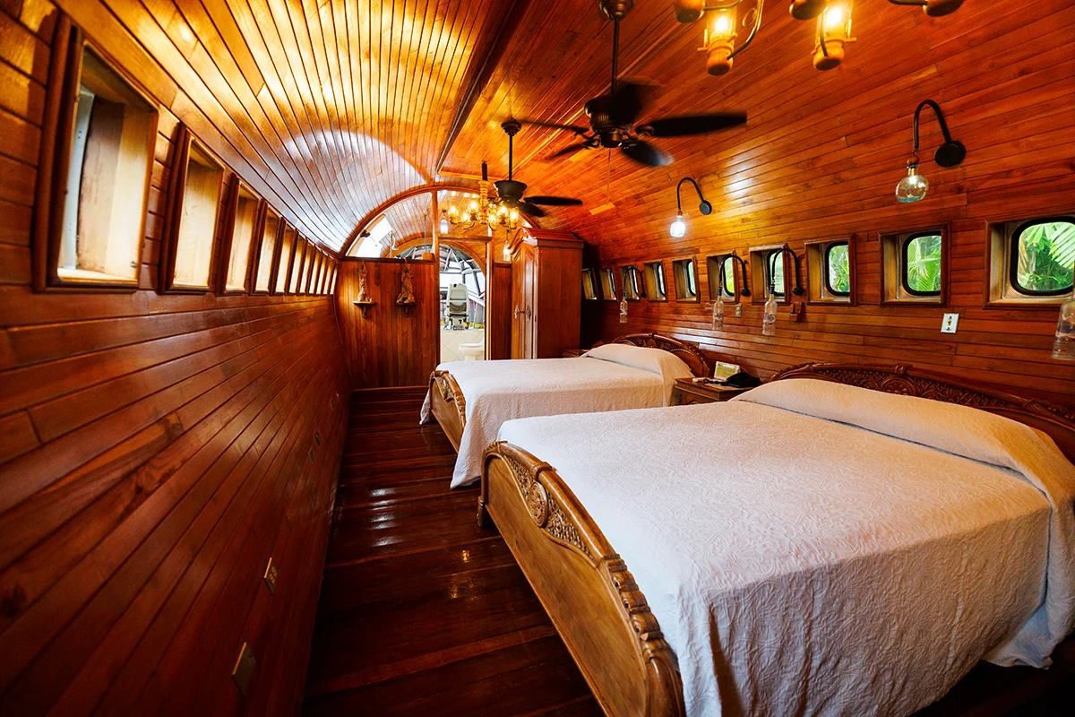 727 Fuselage Home bedroom