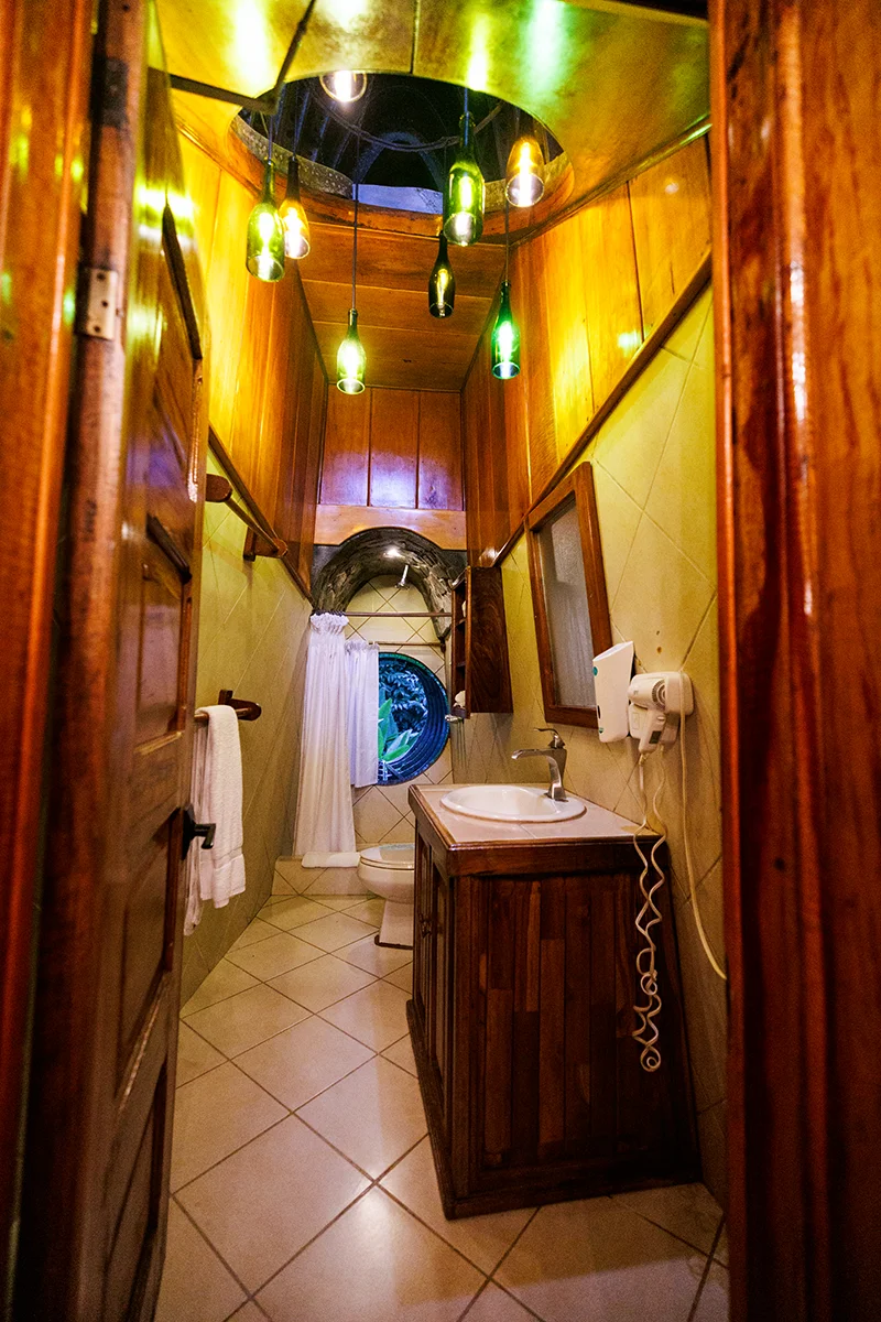 727 Fuselage Home bathroom