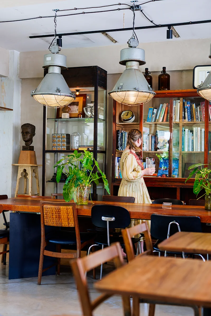 Cozy Piccolo Vicolo cafe with vintage decor