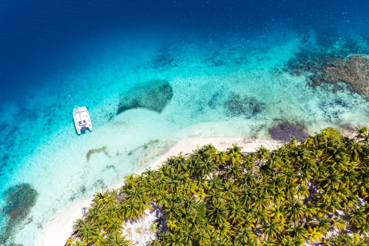 Turquoise waters and lush palm trees – San Blas Islands