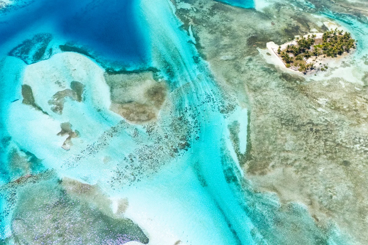 Turquoise waters and sandy islands