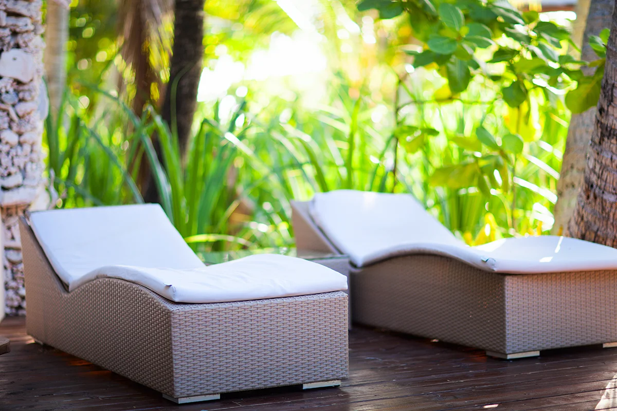 Ninamu resort lounge bed