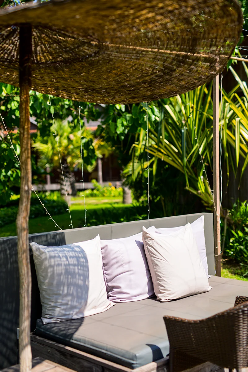 Open-air lounge area in Sala Lodges