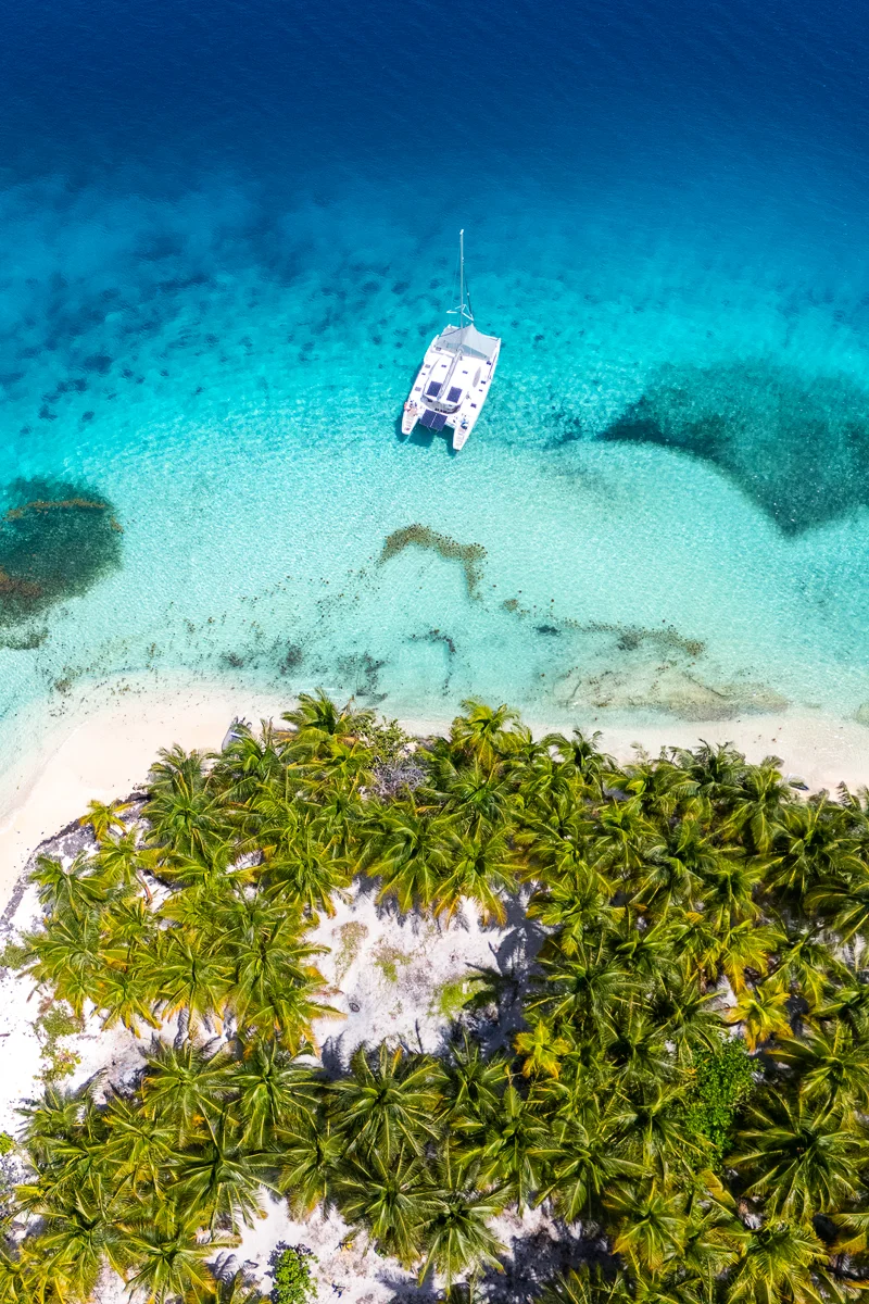 Tropical paradise with clear blue waters in The San Blas Islands in Panama