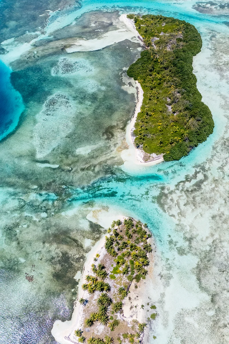 Tropical islands surrounded by turquoise waters, Guna Yala Panama