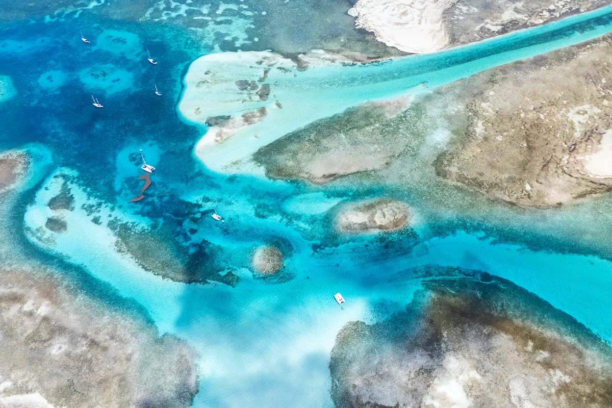 Turquoise waters with small boats, San Blas Islands Panama