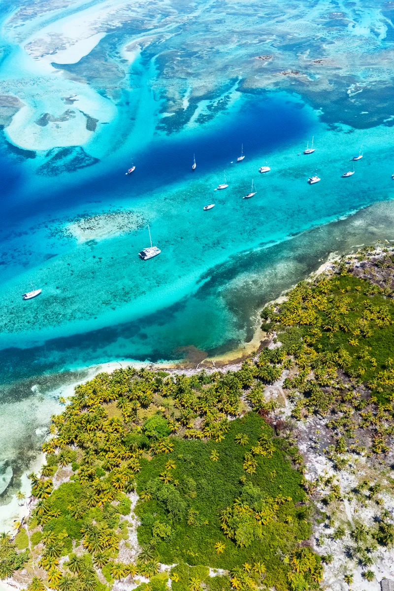 Turquoise waters of Guna Yala in Panama