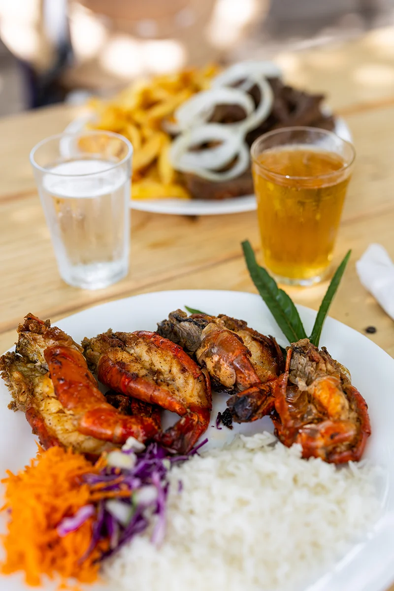 Grilled shrimps with rice and drinks